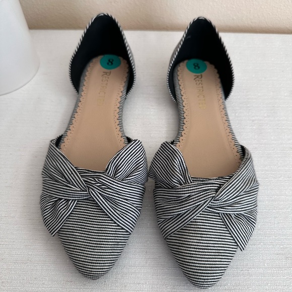 New Restricted Black/White Pinstripes Canvas Bow Pointed Flats Women’s 8 - Picture 2 of 9